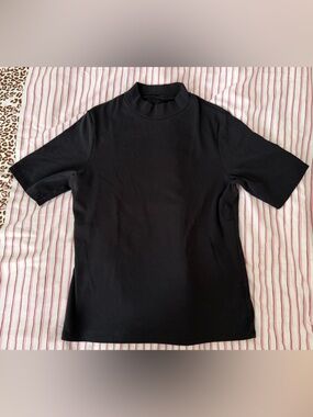 Uniqlo Black Short-Sleeve Mock Neck Top